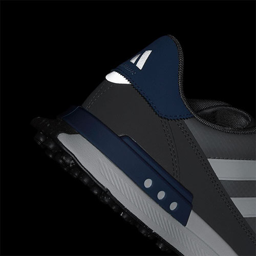 アディダス　ゴルフシューズ